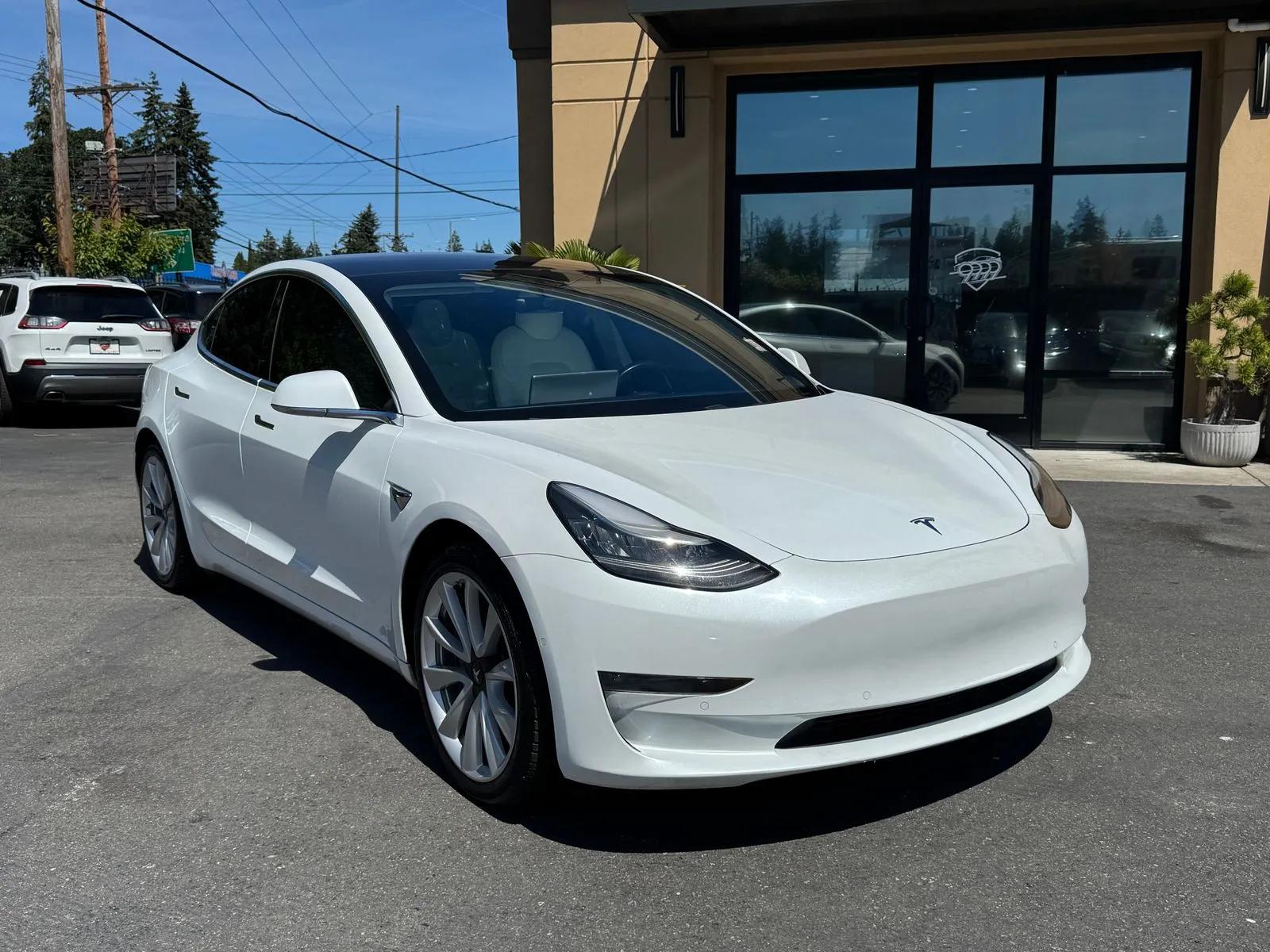 tesla model 3 2018 5YJ3E1EBXJF135648 image tesla model 3 2018 5YJ3E1EBXJF135648 image